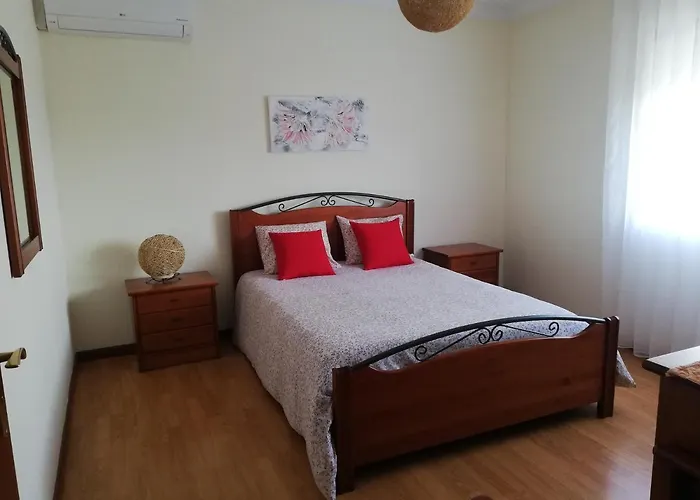 Casinha De Nogueirinha * 라세도데카발라이로스